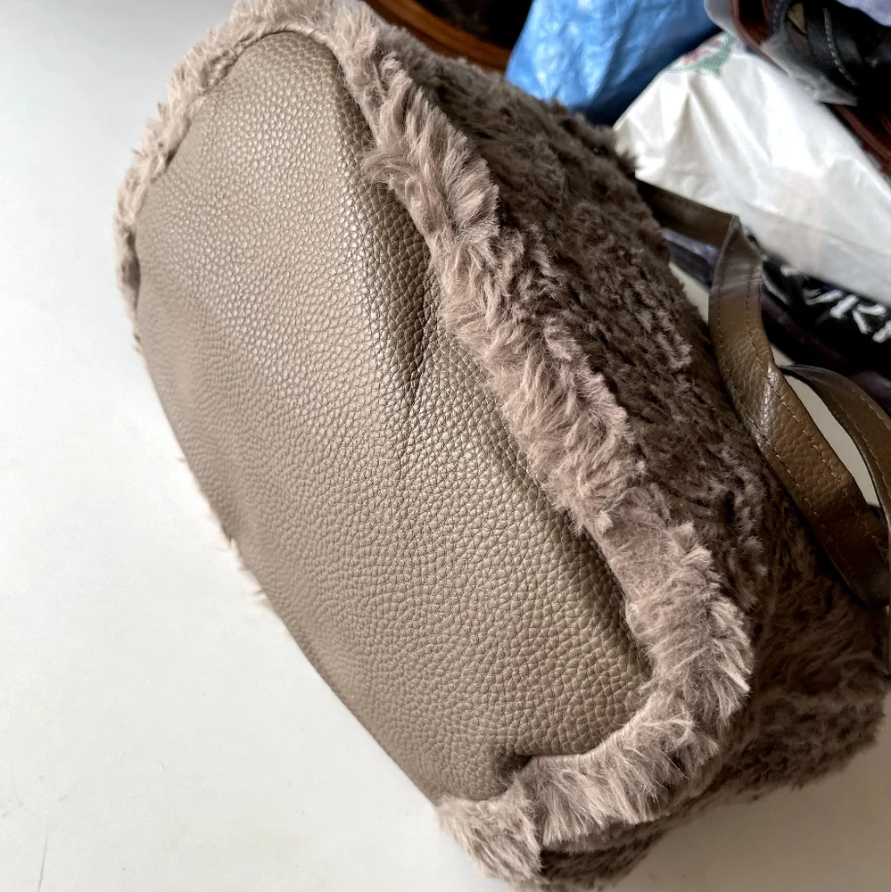 L A bagagerie imported fur bag - Picture 4 of 11